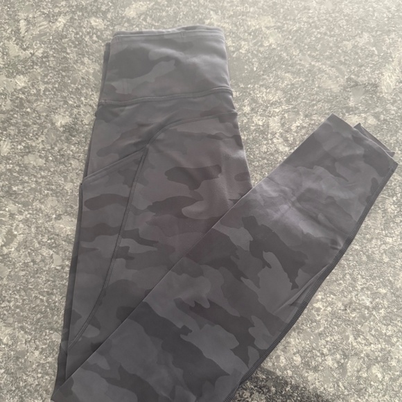 Lululemon Fast and Free High-Rise Tight 28" - Picture 13 of 14